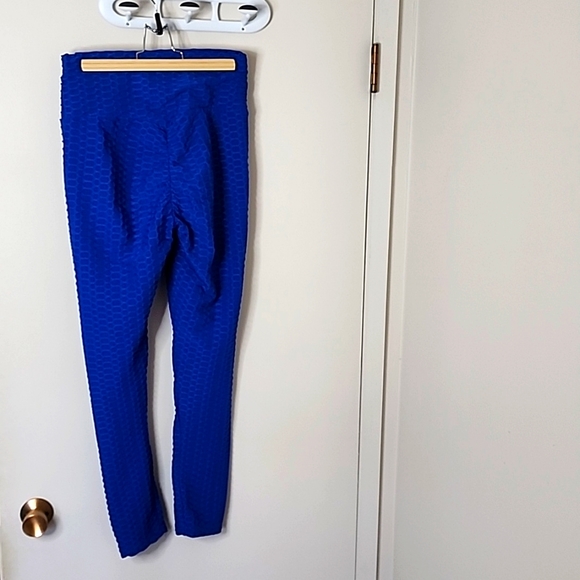 Blue scrunch butt leggings - Picture 4 of 6